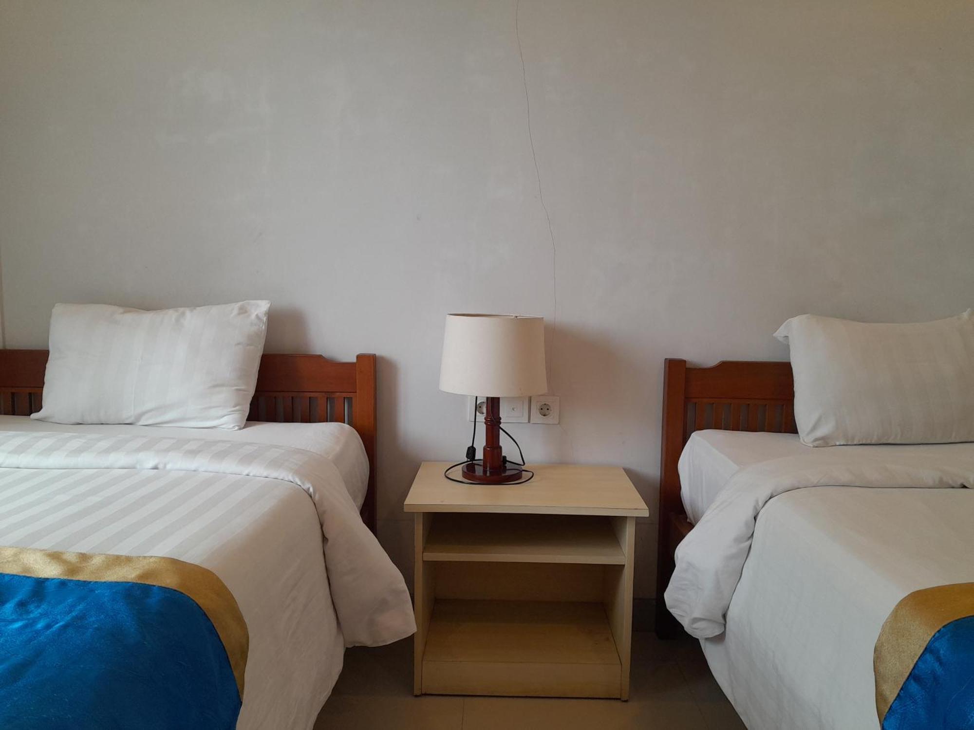 Hotel Dhyana Pura Kapal Exteriör bild