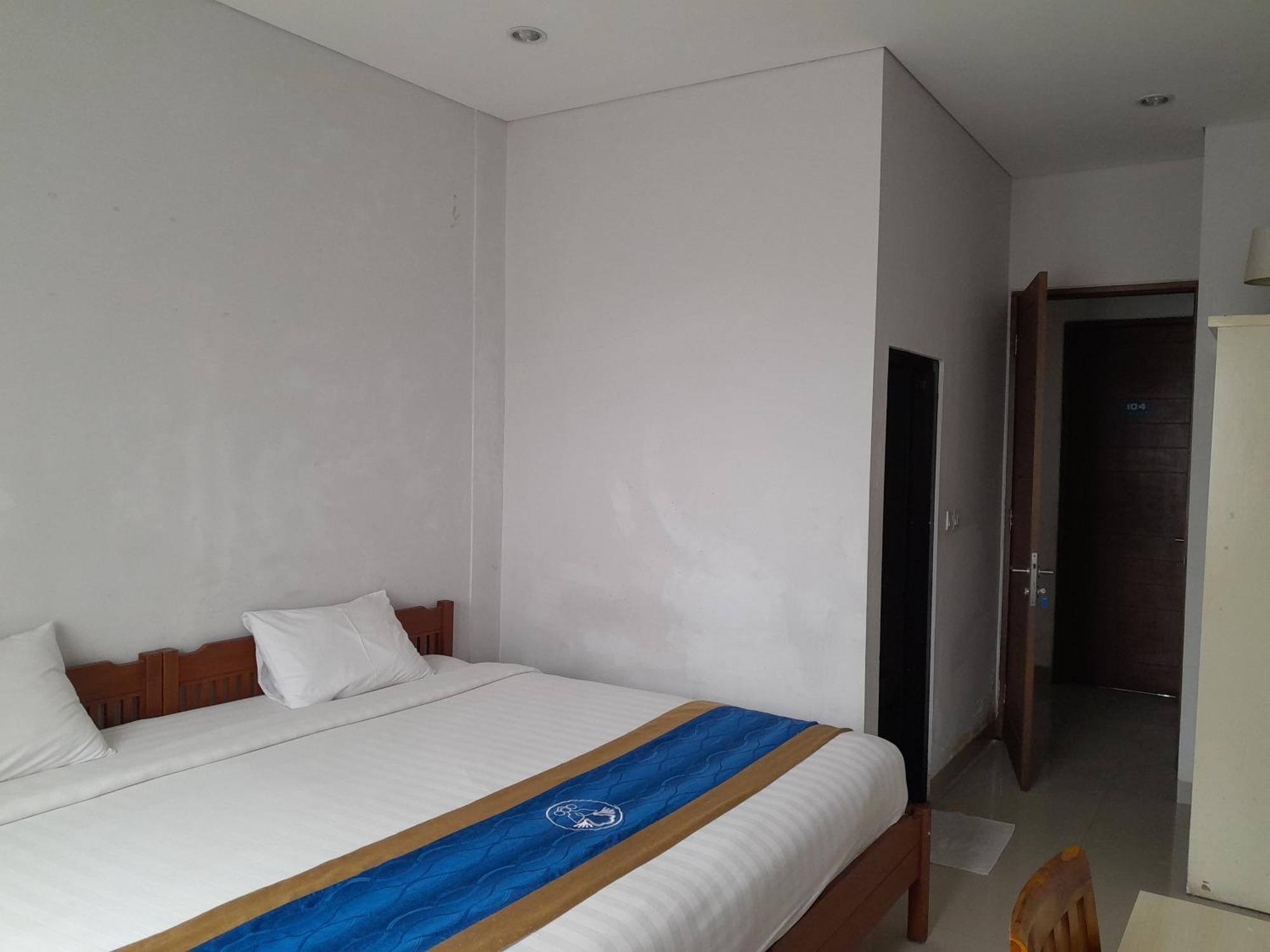 Hotel Dhyana Pura Kapal Exteriör bild