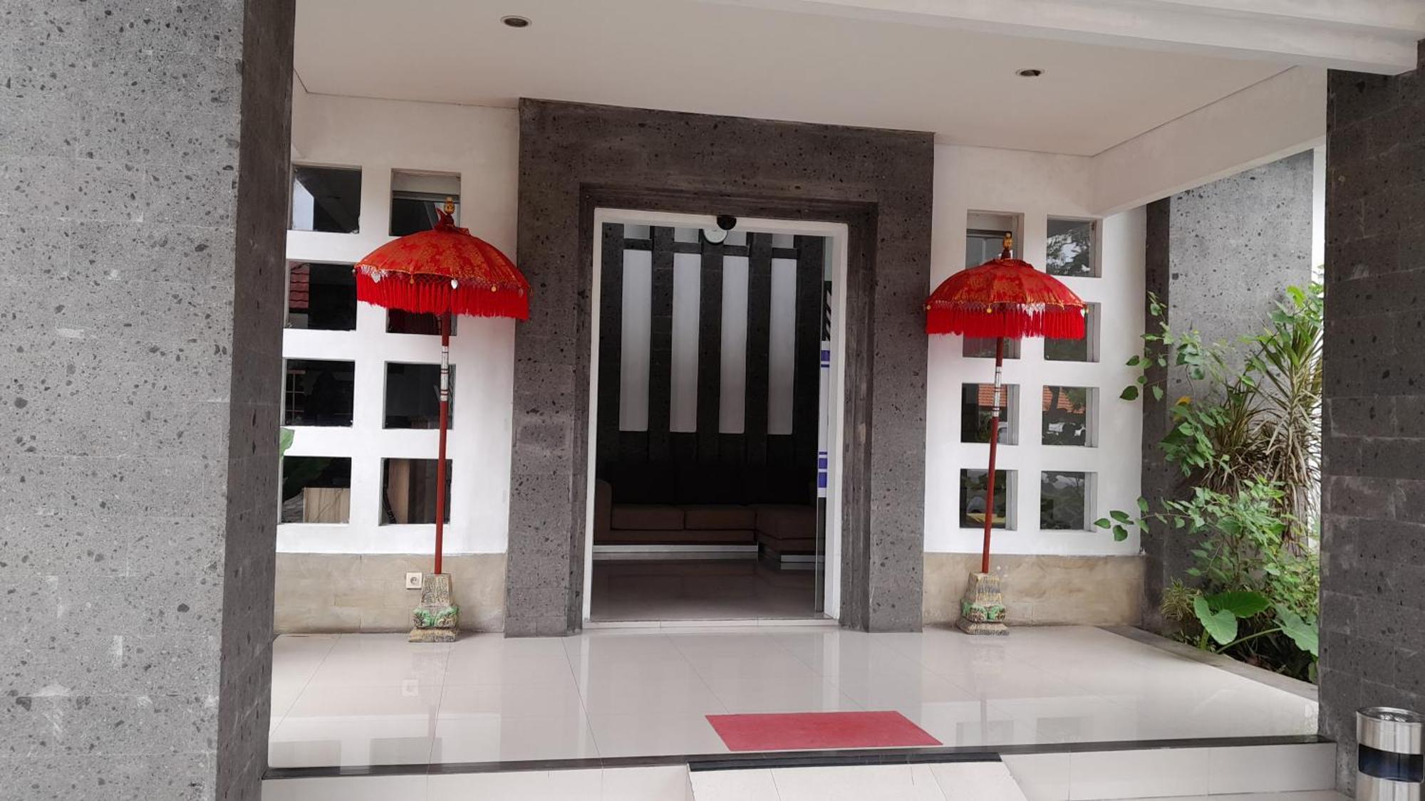 Hotel Dhyana Pura Kapal Exteriör bild