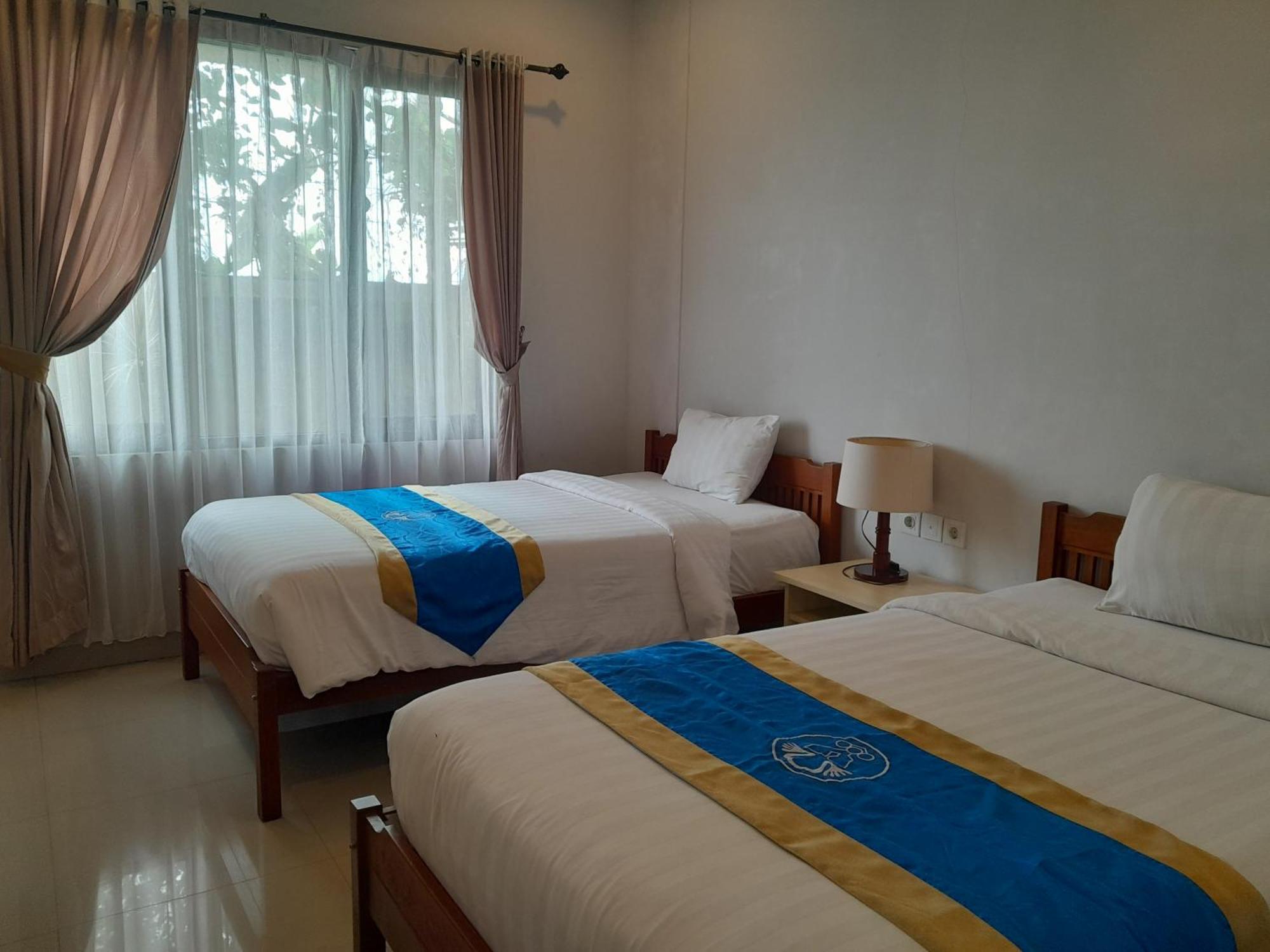 Hotel Dhyana Pura Kapal Exteriör bild